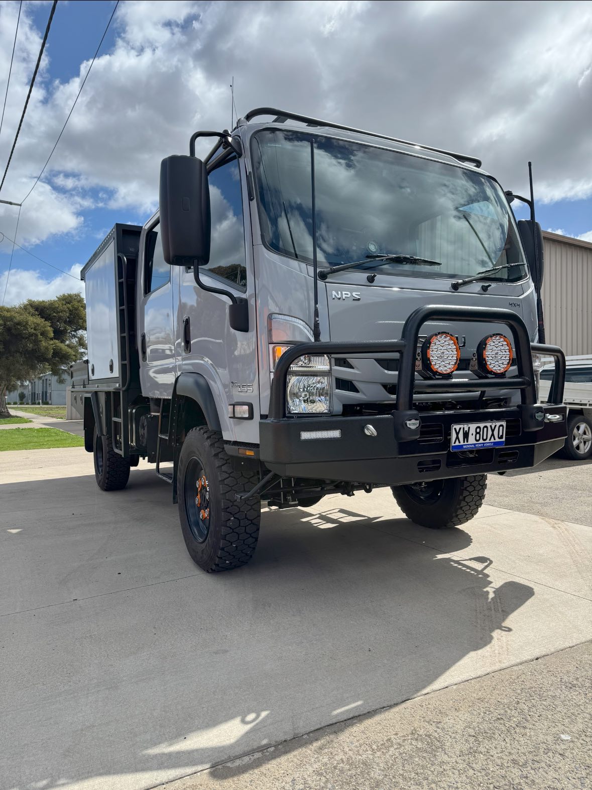 Isuzu NPS Dream Tourer build